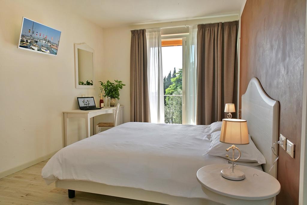 Relais Colle San Giorgio Bed and Breakfast Bardolino Kamer foto